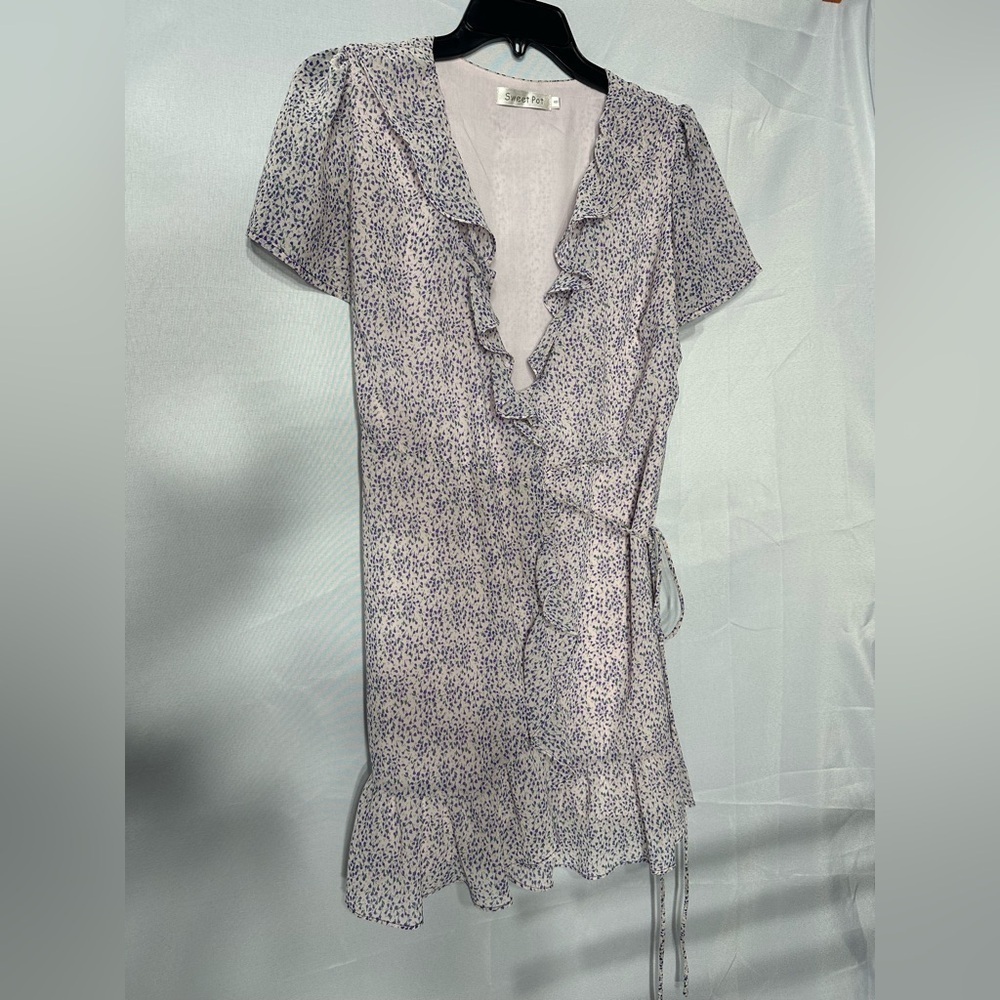 SWEET POT Floral Ruffle Wrap Dress size 8 pre owned Exellent condition.